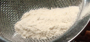 Pass-the-flour-to-sieve