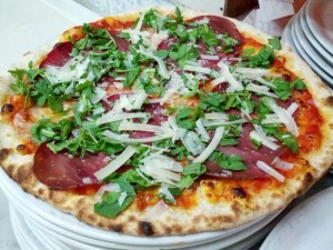Pizza bresaola Rúcula Grana Receita