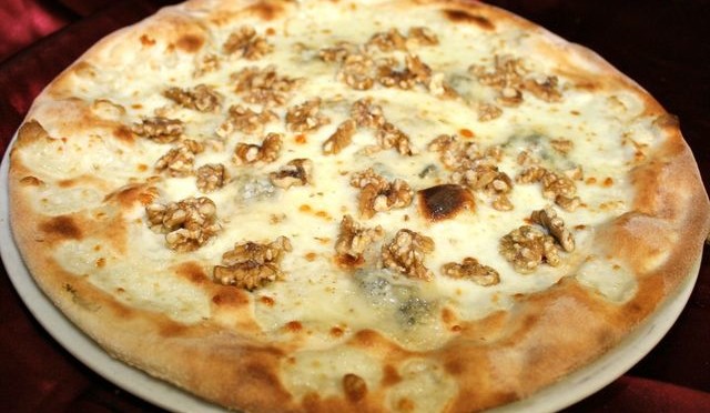 Perfecto receta de la pizza de gorgonzola y nueces