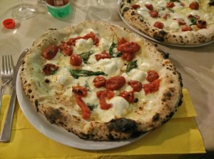 pizza pancetta e pomodori secchi