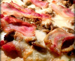 Pizza Pancetta e Pomodori Secchi