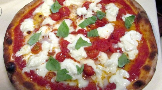 tomate Pizza Ricotta e manjericão fresca