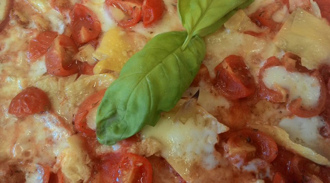 Alcachofas y tomate cherry pizza