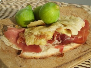 Focaccia Con Prosciutto e Fichi