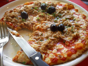 El atún pizza y oliva