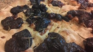 Focaccia cáñamo y ciruelas pasas Receta