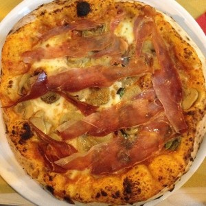 champiñones y tocino de pizza a Montanara