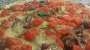 Pizza con los tomates y las setas mozzarella Receta