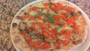 Pizza com tomates e cogumelos Mozzarella Receita