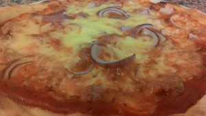 Pizza con salchicha y cebolla Receta