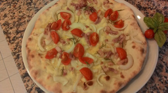 Pizza Cipolla Pancetta Pomodorini con Impasto ai Ceci
