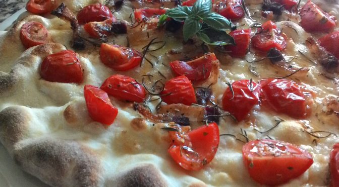 Focaccia con Pomodorini Pachino e Guanciale Stagionato