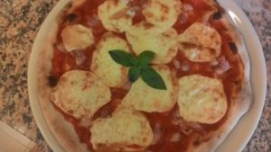 Pizza com bacon e scamorza fumado