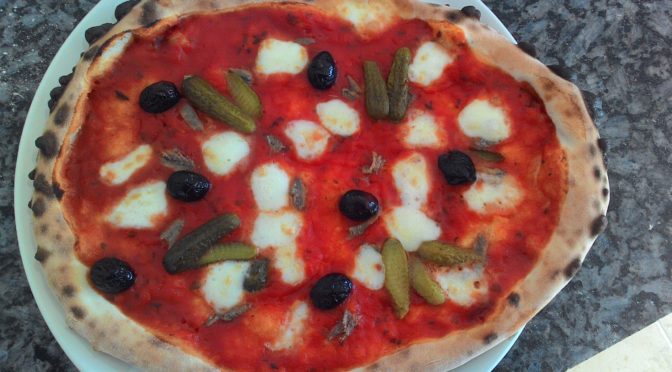 Pizza Pomodoro Mozzarella Alici Cetriolini Olive Nere