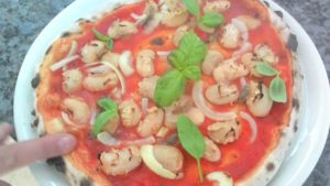 Feijão de pizza com cebola e anchova