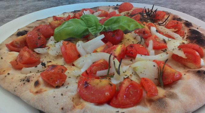 Picante Focaccia con tomate y cebolla