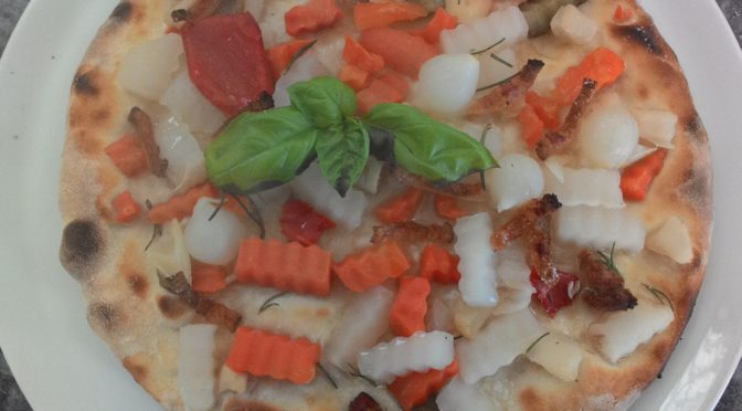 Focaccia con verduras crujientes y almohadas sazonadas