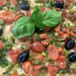 Focaccia con Cipollotti Pomodorini e Olive Nere
