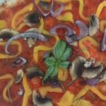Pizza con Peperoni Funghi e Cipolla Rossa di Tropea