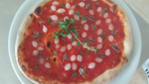 Pizza con Cipolline Alici e Maggiorana