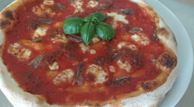 Pizza con Alici e Pesto di Pomodori Secchi e Pistacchi