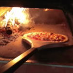Pizza con Funghi Pancetta e Gorgonzola