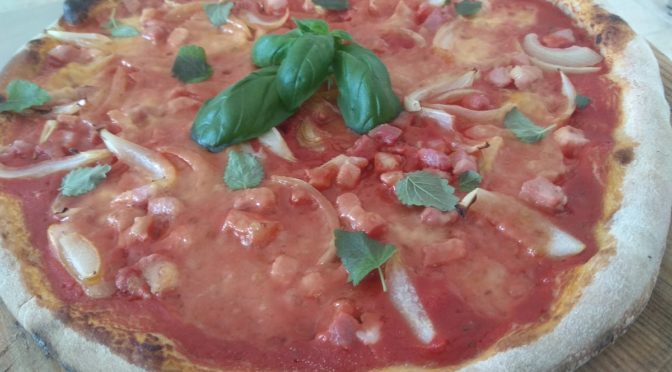 Pizza Con Pancetta e Cipolle Ricetta e Preparazione