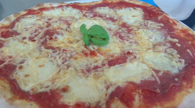 Pizza with salami and Edam cheese