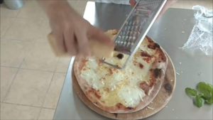 Pizza Quatro receita do queijo e Preparação