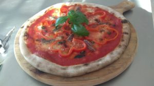 Pizza com anchovas e alcaparras pimentas Receita e Preparação
