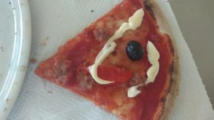 Mozzarella e Tomato Pizza com salsicha