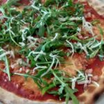 Pizza con Pancetta Rucola e Parmigiano