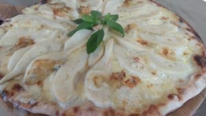 Pizza with Gorgonzola and pears