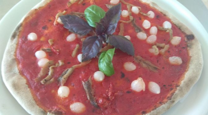 Pizza com anchovas e cebolas Berinjela Sweet and Sour