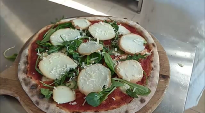 Pizza with Arugula and Grana Scamorza