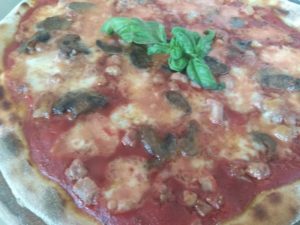 Pizza Con Pancetta e Funghi Trifolati