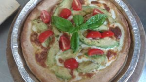 Pizza Con Impasto Di Mais Con Formaggio e Avocado