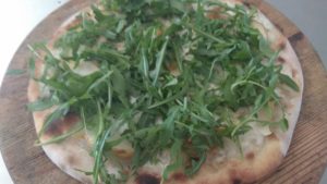 Pizza With Mozzarella Gorgonzola Pears and Rocket