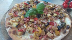 Pizza con Verduras Asadas y Tocino