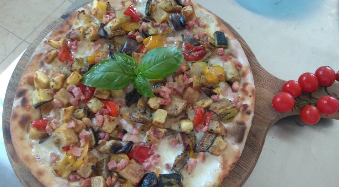 Pizza con Verduras Asadas y Tocino