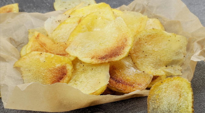 Prepare as batatas fritas de microondas