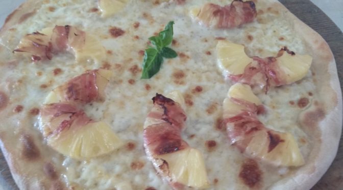 Pizza com Bacon e Abacaxi