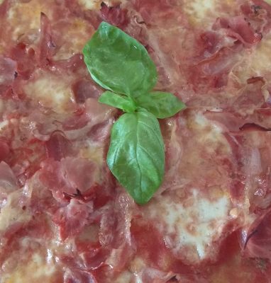 Pizza Con Pancetta e Prosciutto