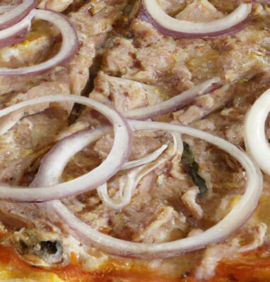 Pizza with tuna and onion, the version for an intense and savory taste